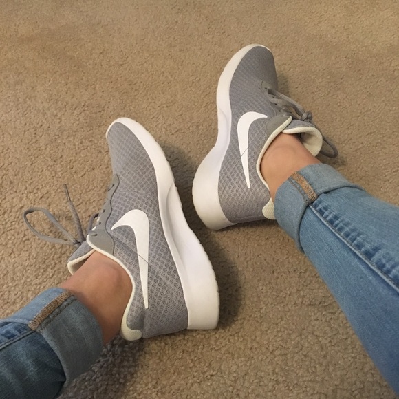 nike tanjun grey womens